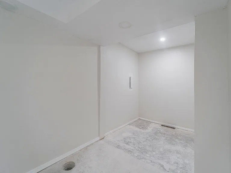 3120 Shadybrook Dr — Photo 23