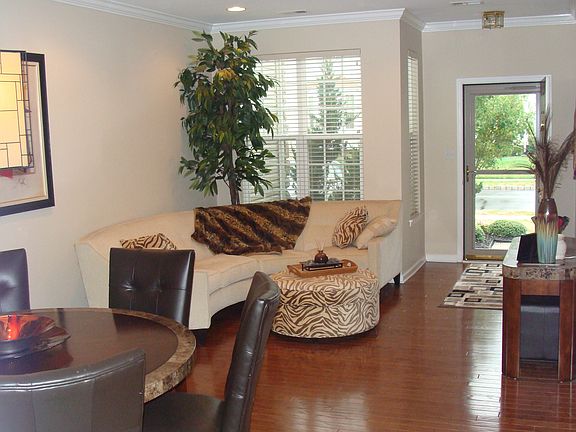 Foyer-Living Room