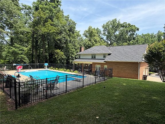 4th image of 209 Brittany Park