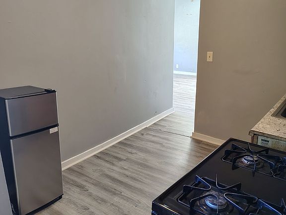 3rd image of 333 N Elm St #1