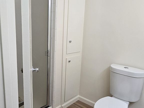5th image of 842 N Sycamore Ave APT 3