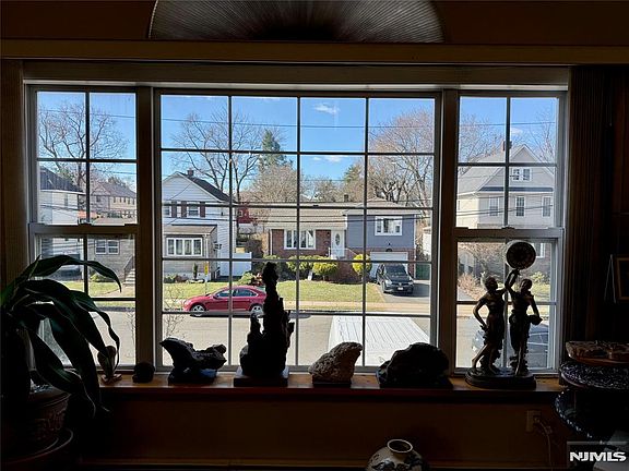 3rd image of 101 Phelps Ave