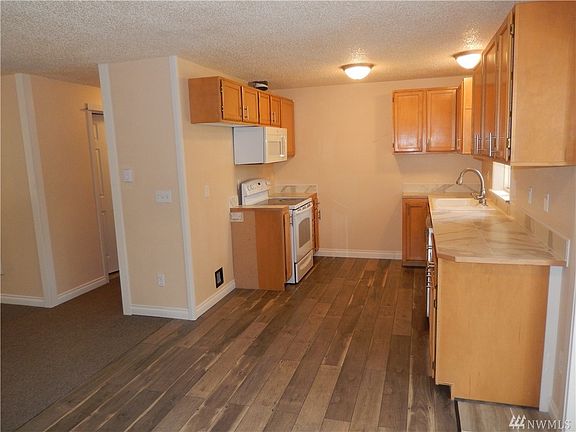 3rd image of 330 NE Santa Maria Ln