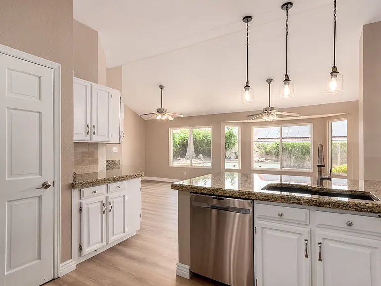 11115 E Mercer Ln — Photo 15