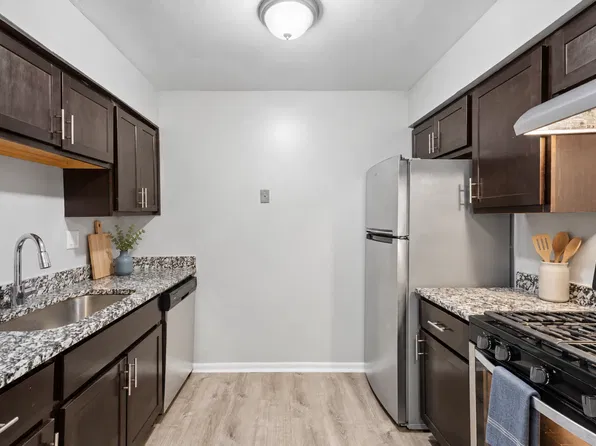 Edgewood Apartments, 8109 State Highway 53 #8103-08, Woodridge, IL 60517