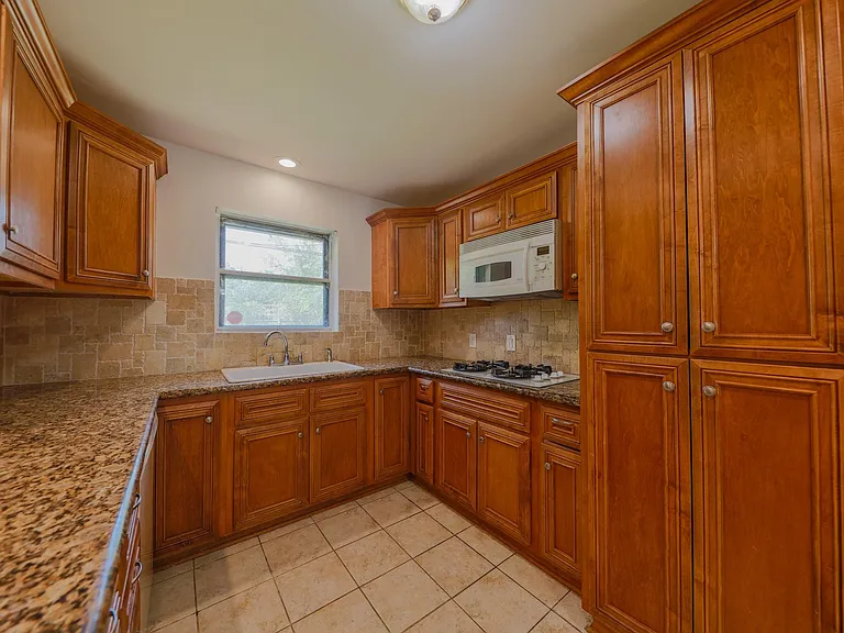 10038 Lazy Oaks St — Photo 6