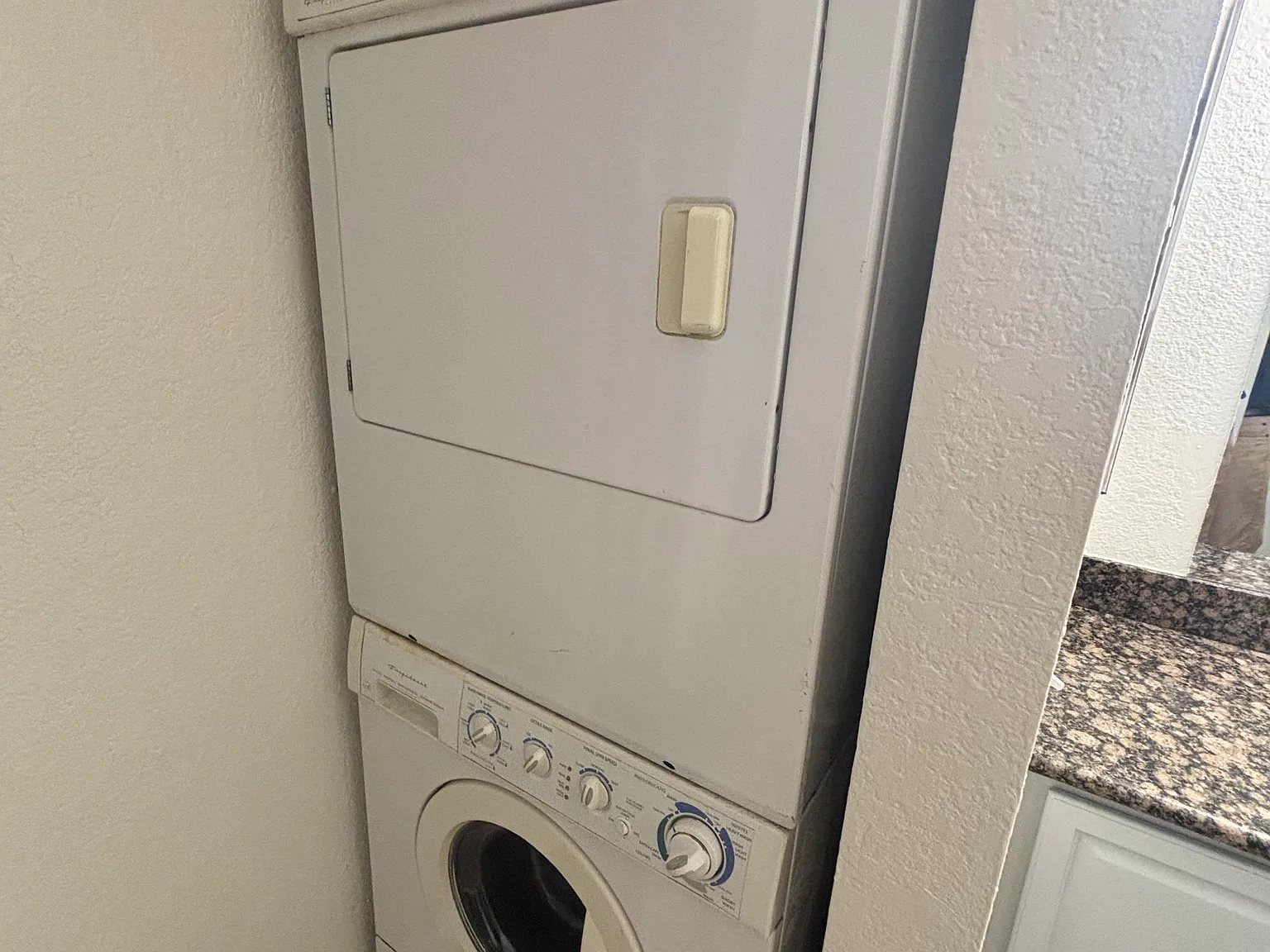2 bed, 947 sqft, $1,390 — Photo 4