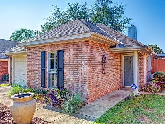 3rd image of 6632 Heritage Oak Ct