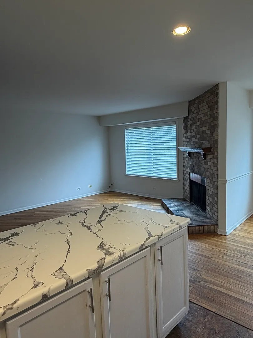 3 bed, 2.5 bath, 1428 sqft, $2,200 — Photo 4