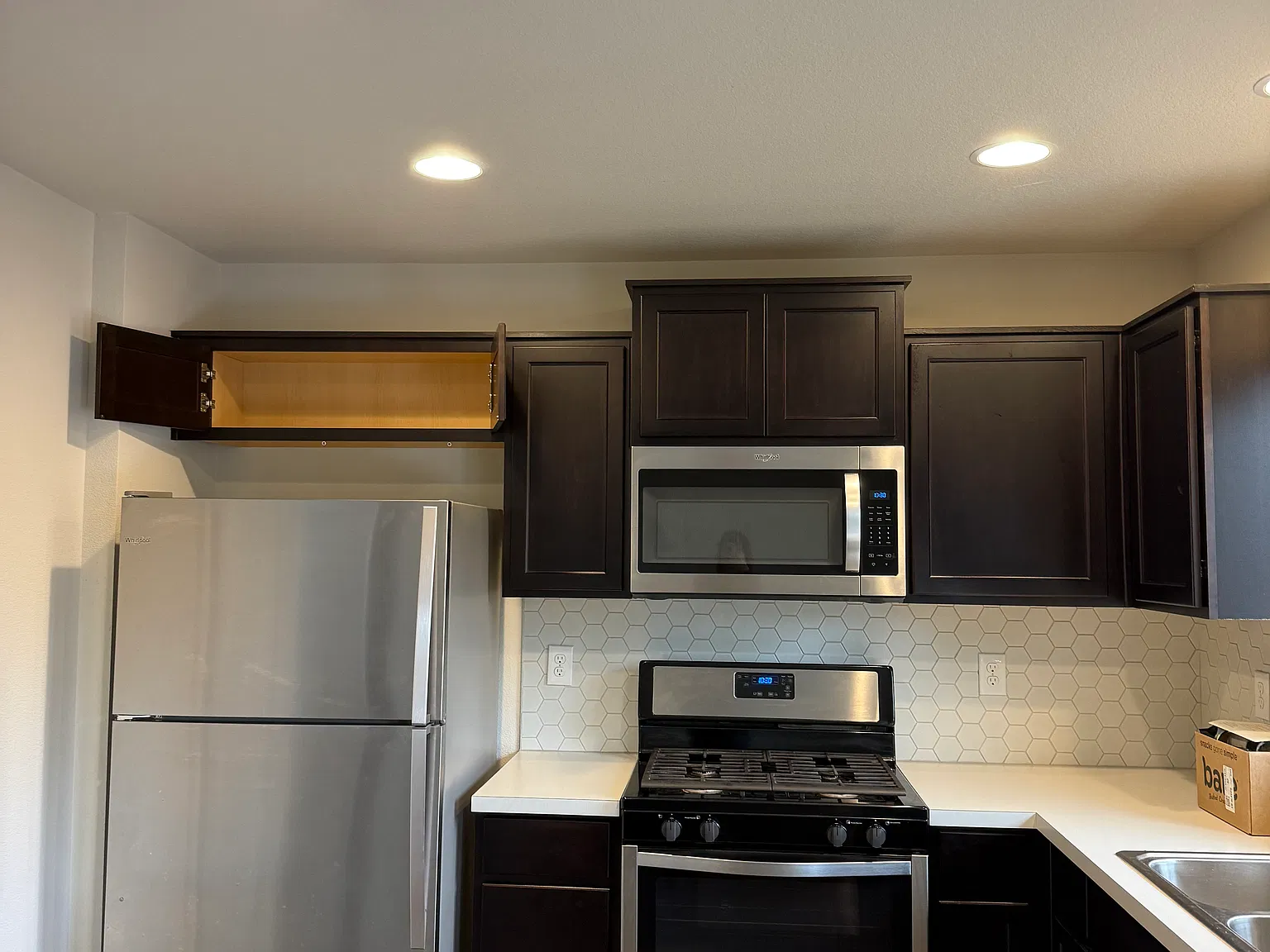 4 bed, 2.5 bath, 1940 sqft, $2,790 — Photo 3
