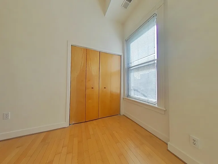 900 W Broad St #2F — Photo 7