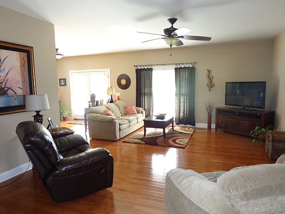 Spacious living room