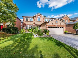 1477 Ballantrae Dr, Mississauga, ON L5M 3N6