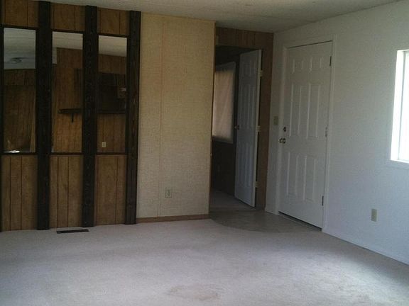 2nd image of 909 Oak Terrace Dr