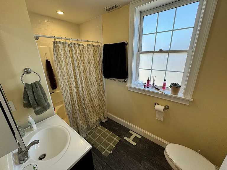 208-210 Holland St #2A — Photo 12