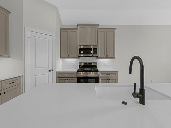 5th image of 12059 Curlin Dr