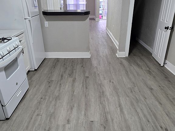 4th image of 3423 E Lombard St