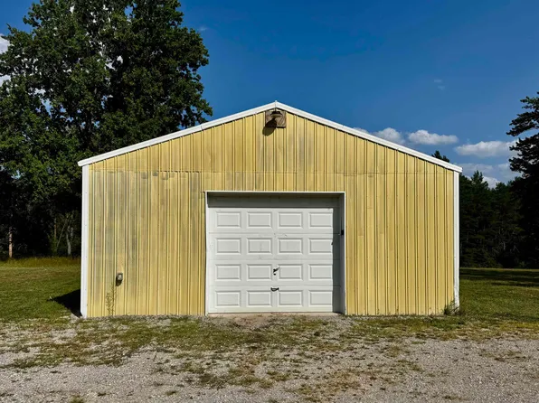 2041 S Clare Ave, Clare, MI 48617