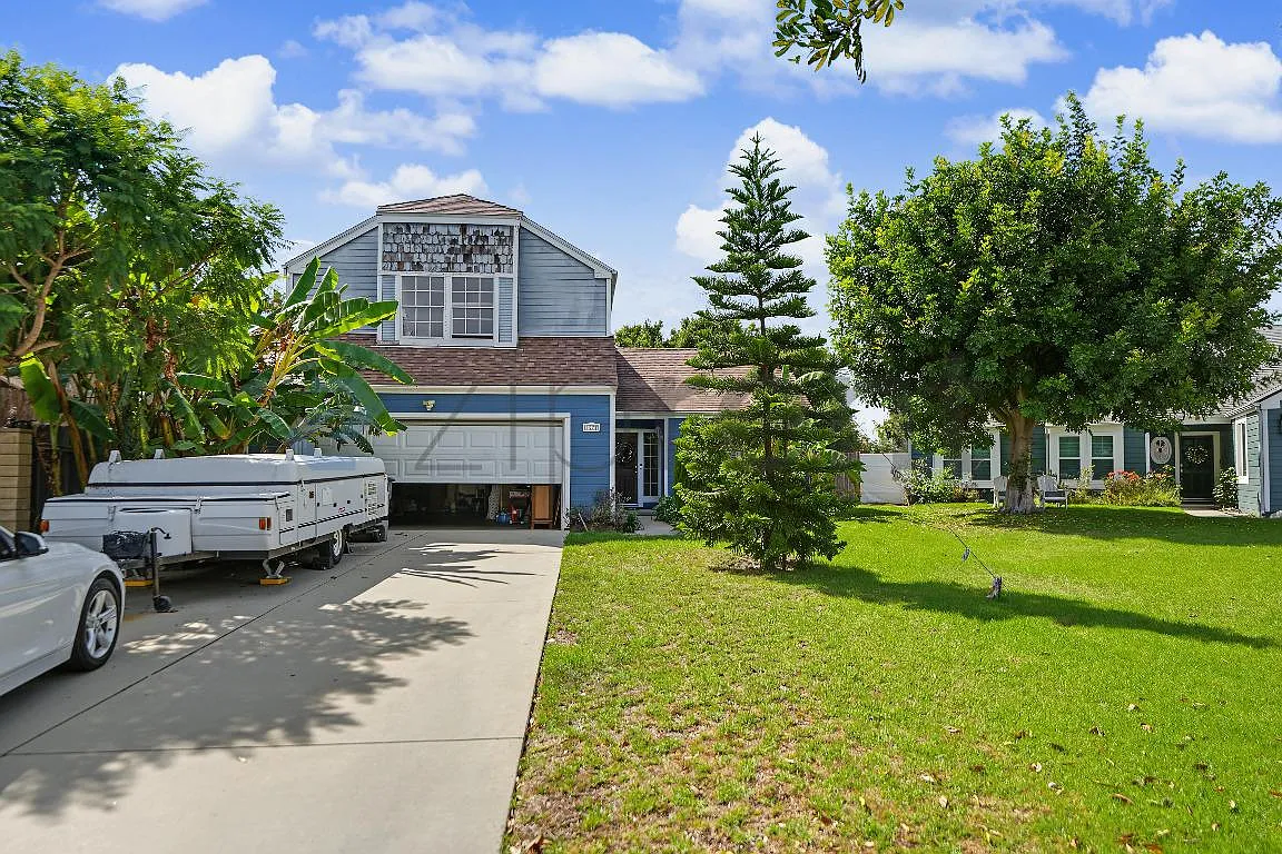 4 bed, 2.5 bath, 17766 sqft, $5,300 — Photo 2