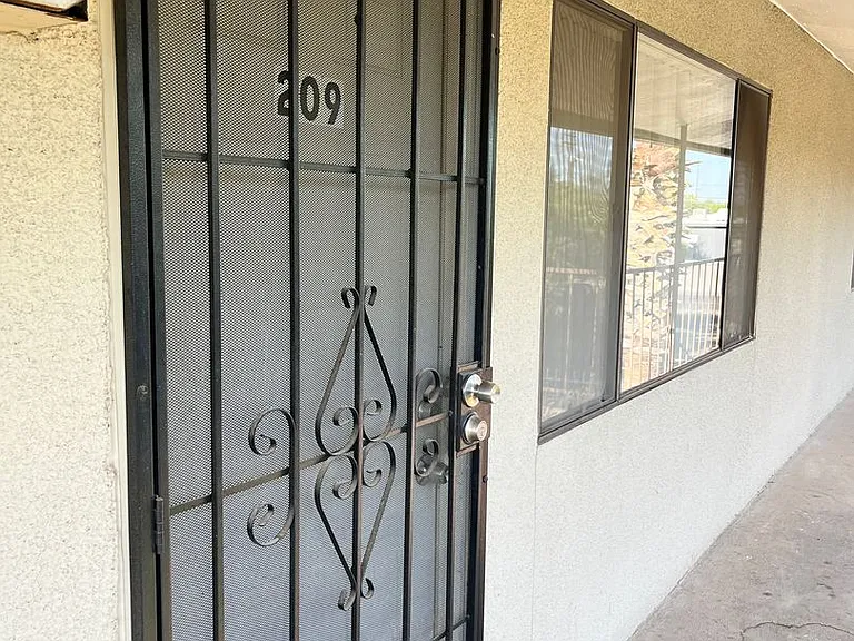 3052 N Alvernon Way — Photo 30