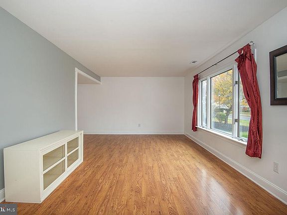 3rd image of 2113 Saint Francis St