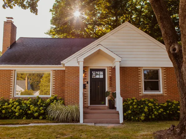 2456 Sinclair Ave NE, Grand Rapids, MI 49505