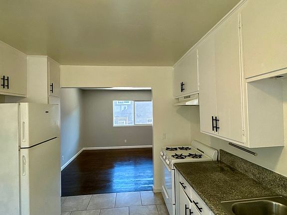4th image of 2280 Gaviota Ave APT B