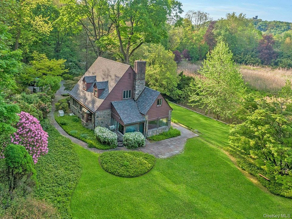 1st image of 300 Sheldon Avenue