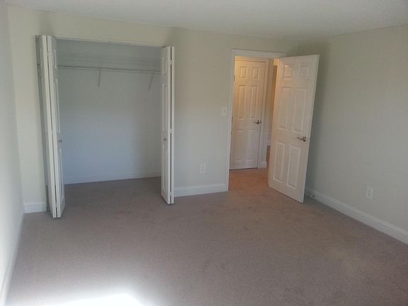 5th image of 25 Briarwood Ln APT 11