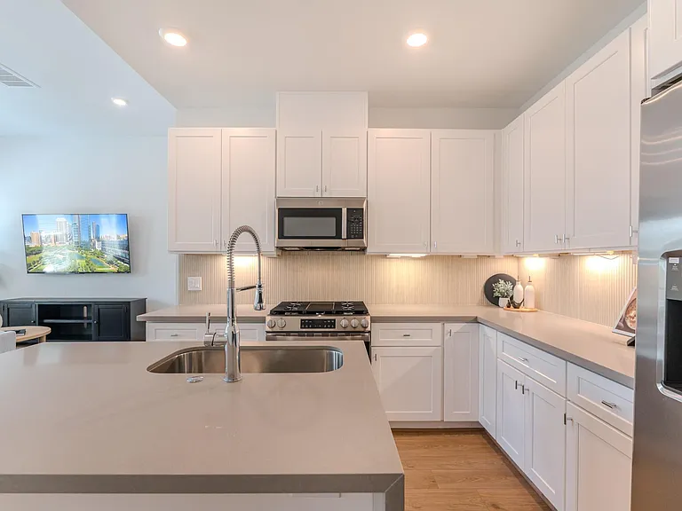 7613 Victory Reserve St — Photo 7