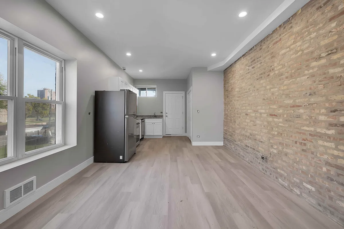 Building Photo - 5231 S Indiana Ave #3