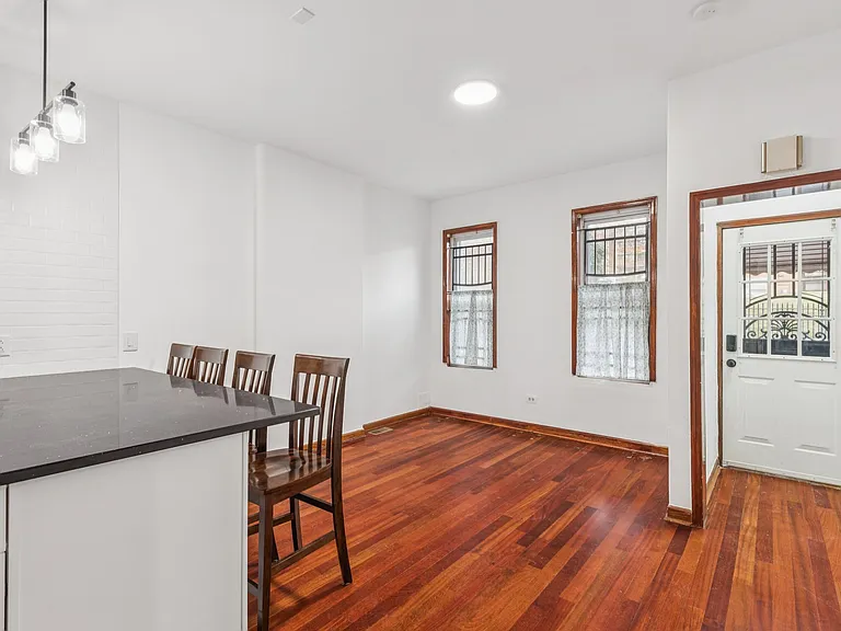150 E Huntingdon St — Photo 5