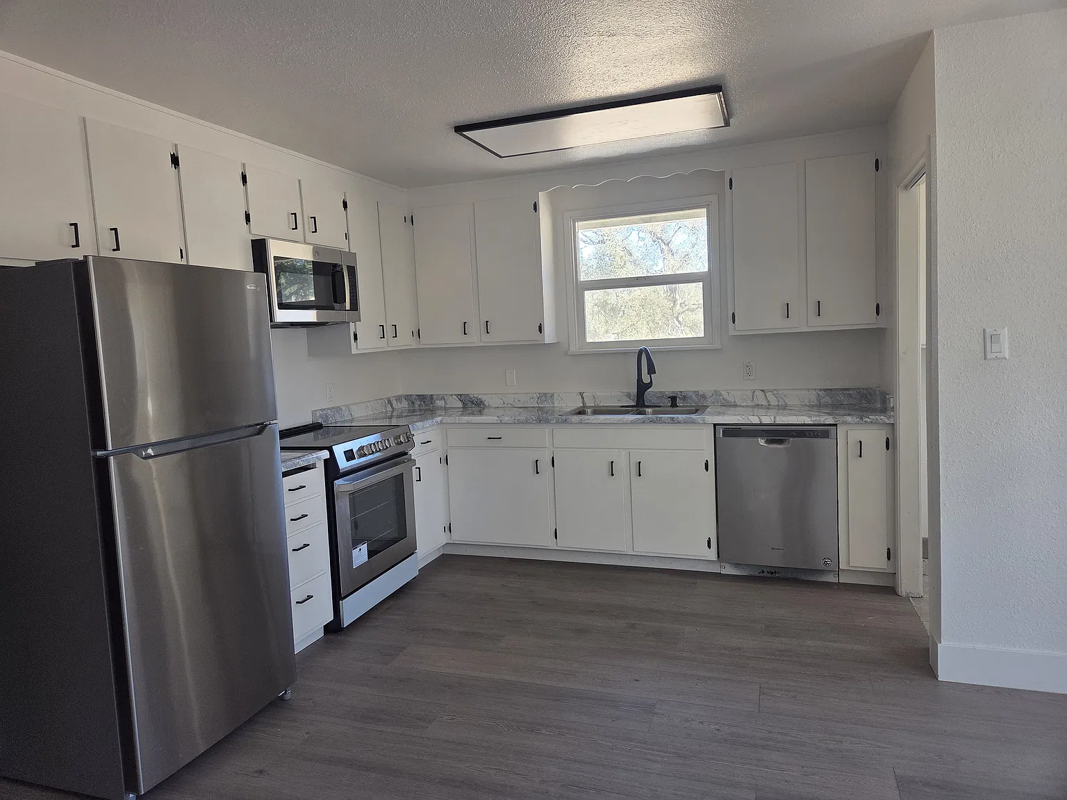 2 bed, 1100 sqft, $1,950 — Photo 2
