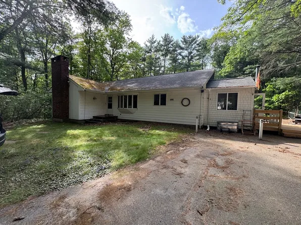 20 Berry St, Plainville, MA 02762