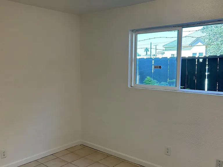 1233 E Weber Ave — Photo 20