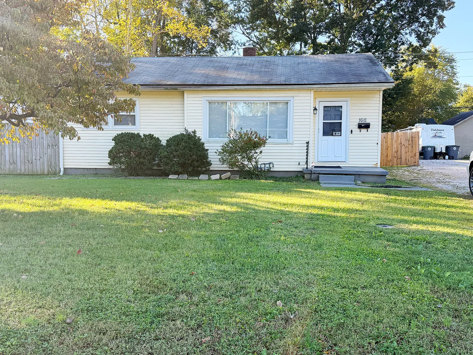 3 bed, 1295 sqft, $1,600 — Photo 3