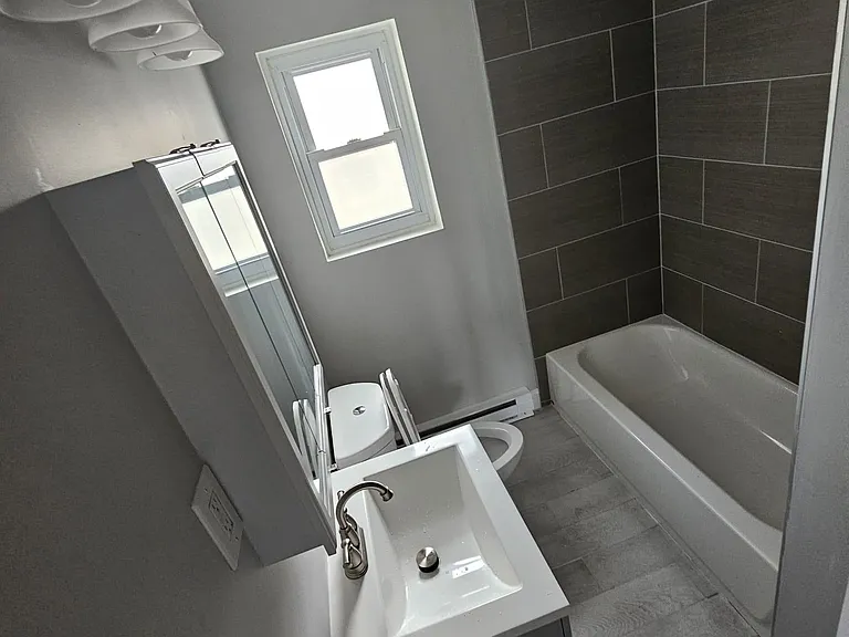 125 William St #2 — Photo 14