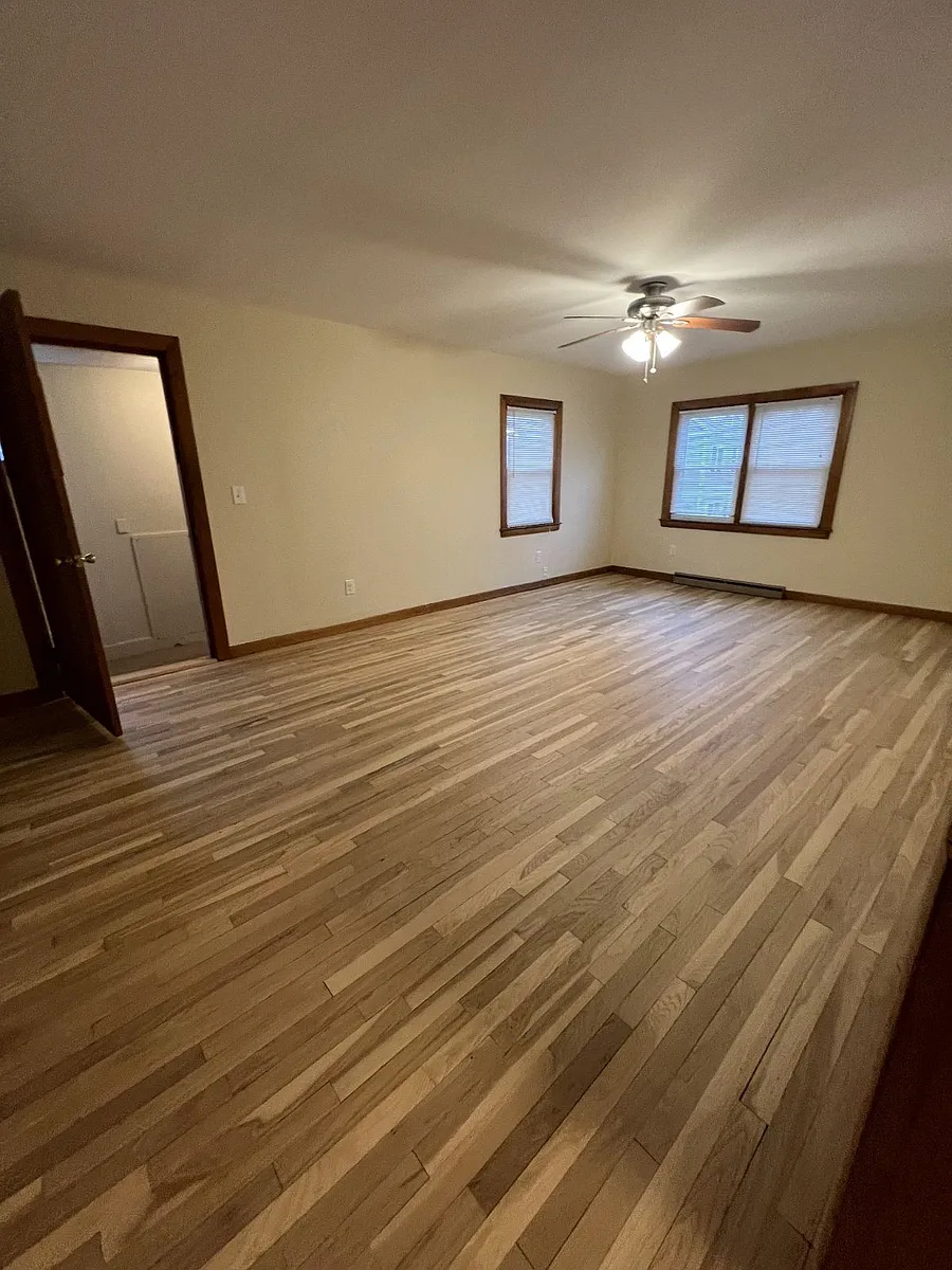 Building Photo - 104 N Main St #2F