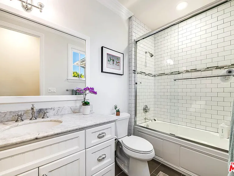 10515 Whipple St — Photo 32