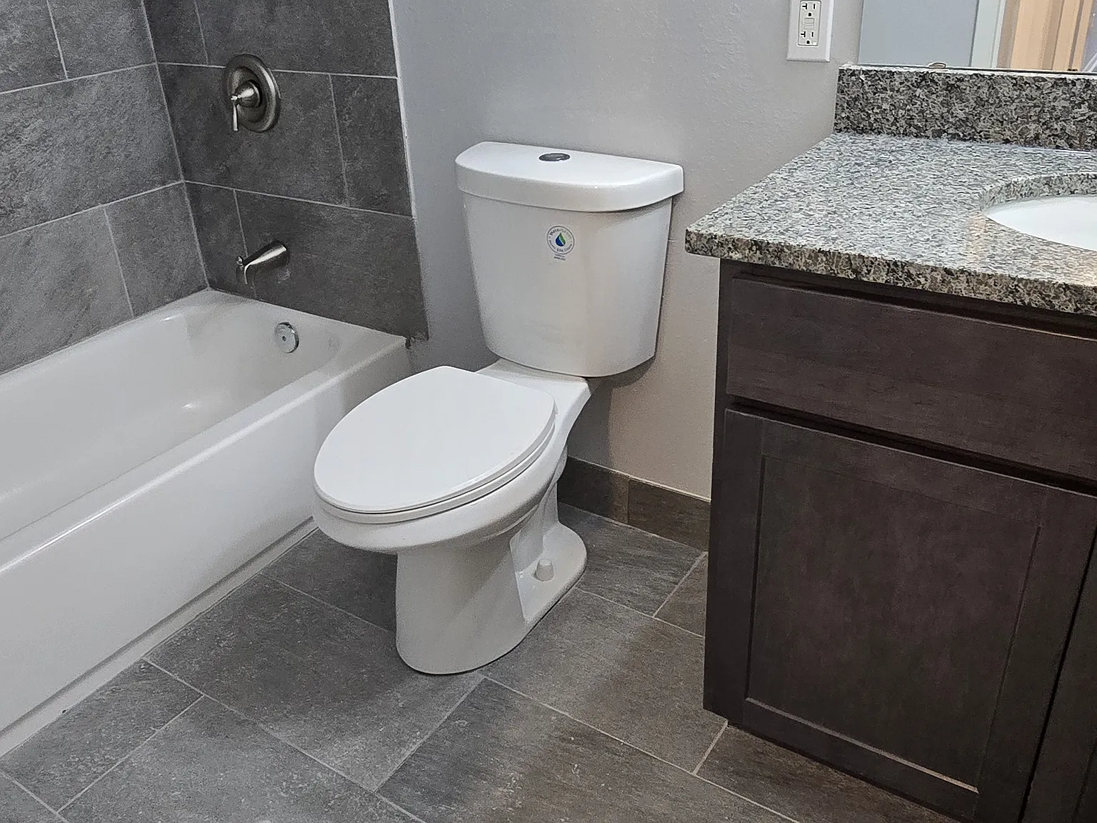 2 bed, 875 sqft, $1,350 — Photo 4