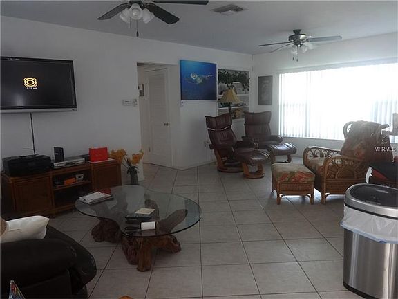 5th image of 557 Baywood Dr N