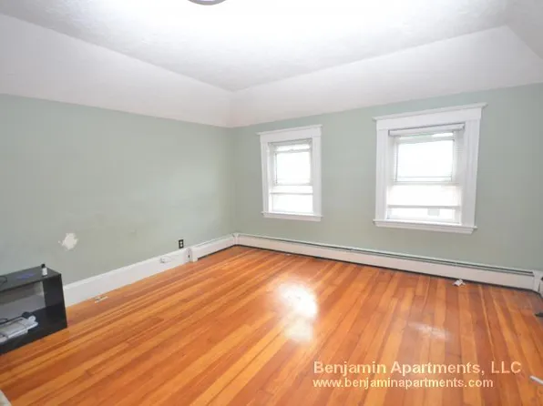 92 Hobart St #3, Brighton, MA 02135