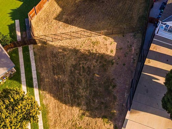 4th image of 2204 Canal Dr