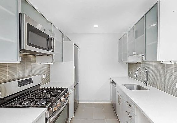 2nd image of 2167 2nd Ave #6G