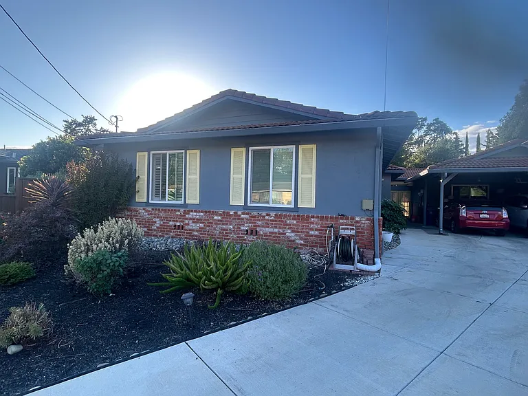 207 Rainbow Ln — Photo 1