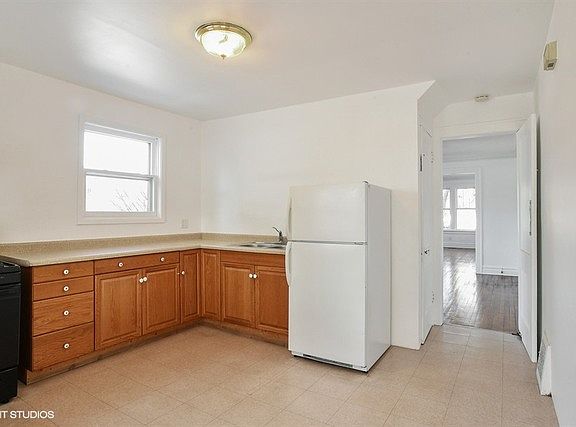 5th image of 317 North Ave