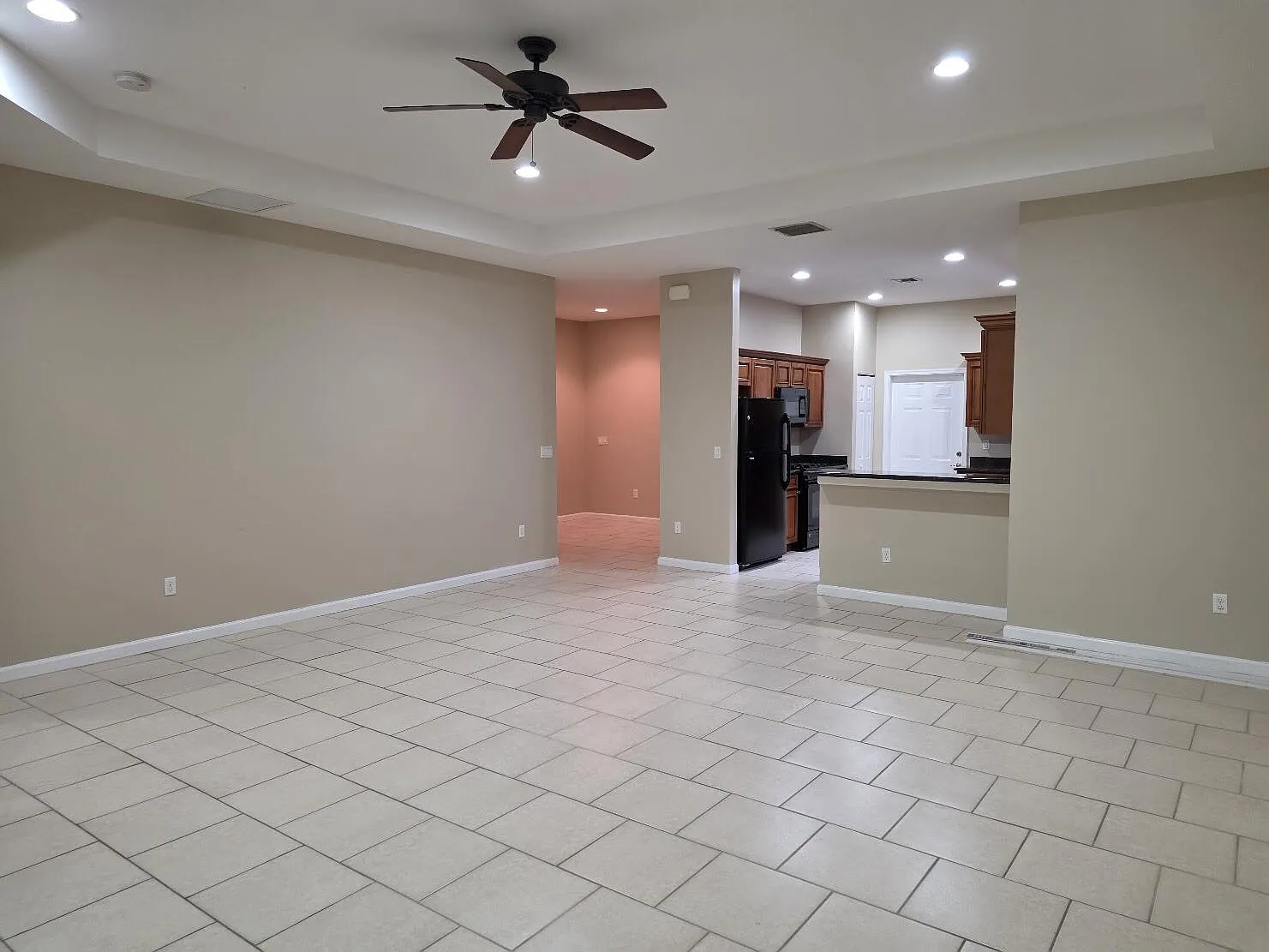 3 bed, 2.0 bath, 1712 sqft, $2,600 — Photo 4