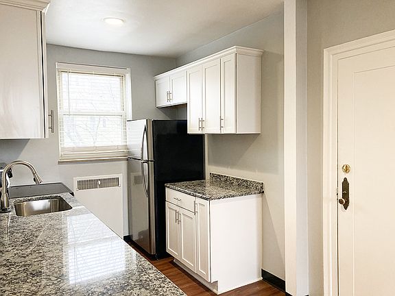 5th image of 825 Iroquois St APT C4