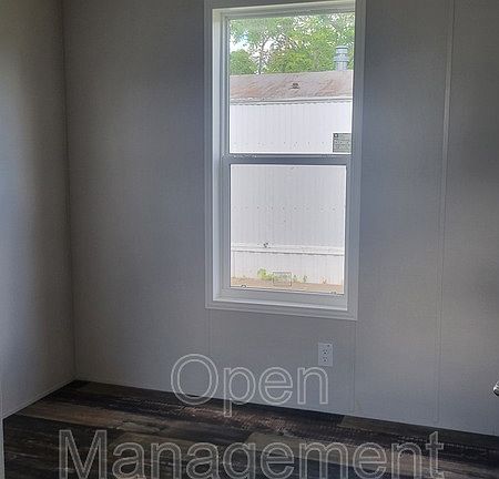 5th image of 900 N Curry Pike #76