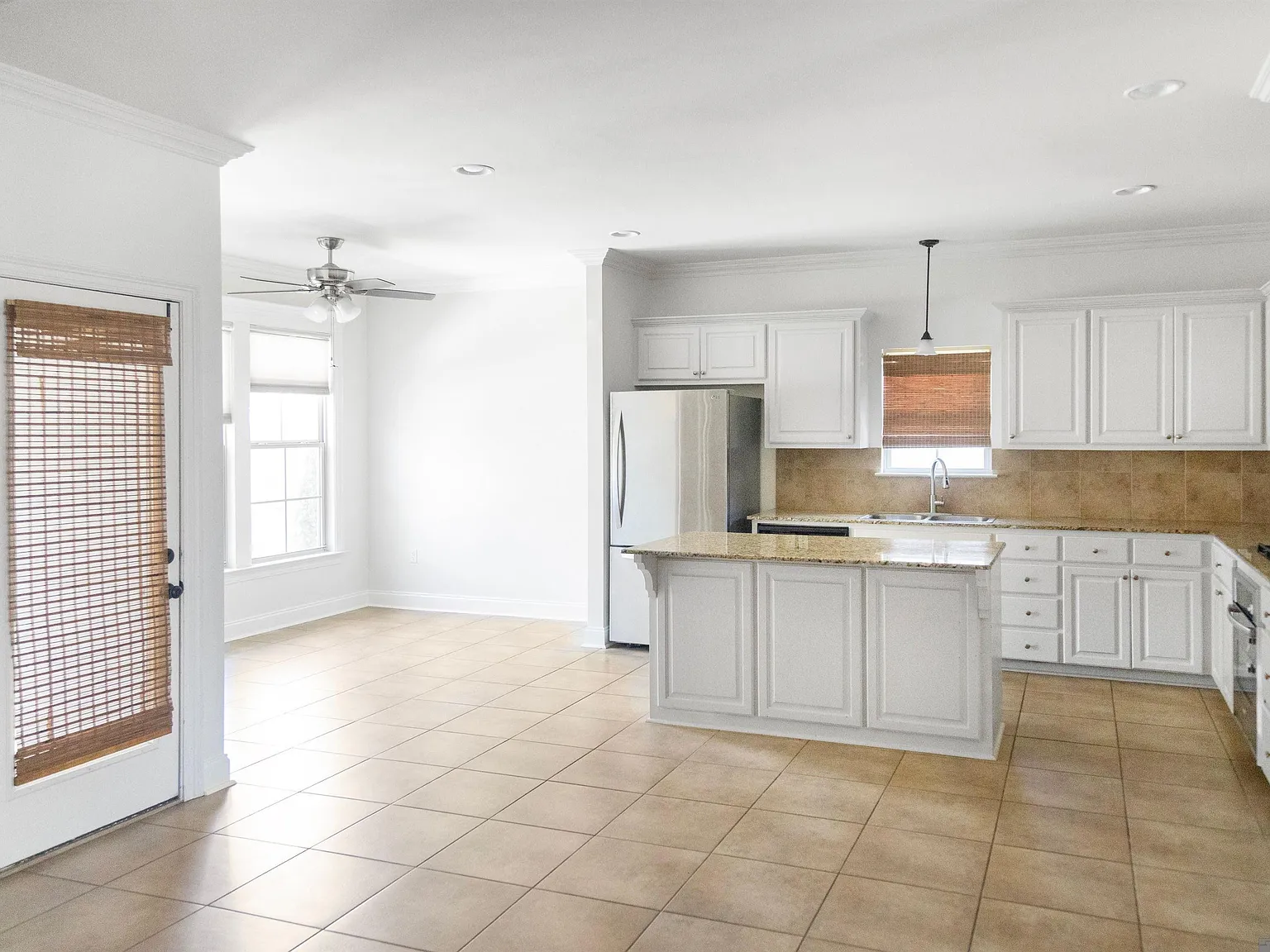 4 bed, 2340 sqft, $2,800 — Photo 4